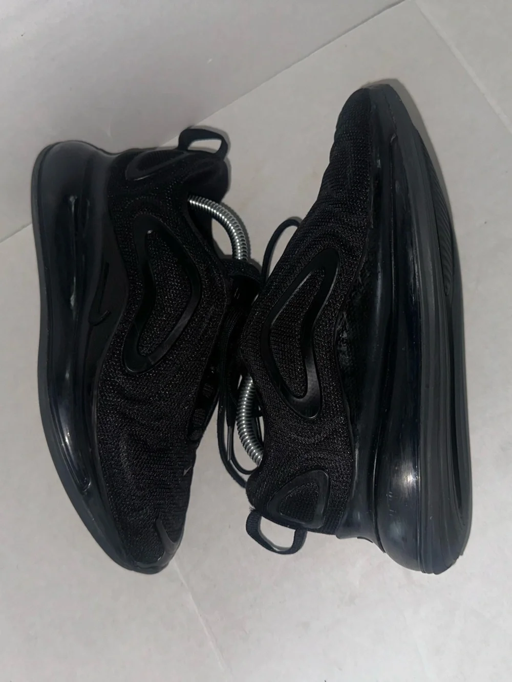 Nike Air Max 720  Shoes size 4Y AQ3196-006 Triple Black Anthracite